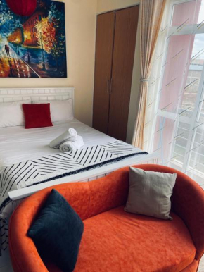 UrbanChicNest, Studio Apartment.